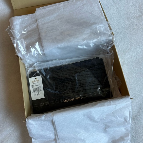 NWT Black Michael Kors Wristlet - Picture 3 of 8